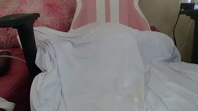 Gianna_milf - show fingers ass