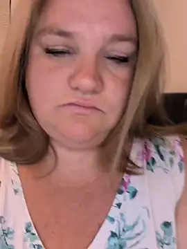 Jonesinjil - Cum with fingers in public chat