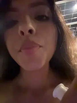 Natalia-acosta - RIDING DOING SQUAT ON THE TERRACE MALL