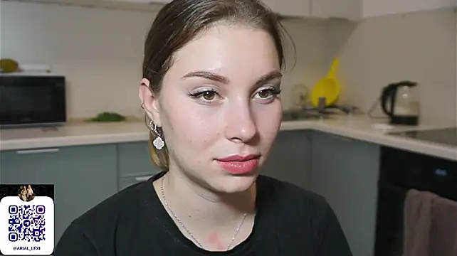 Sairallyn - Correct hair