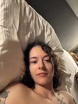 DominanteBeauty - Bodylotion auf Boobs