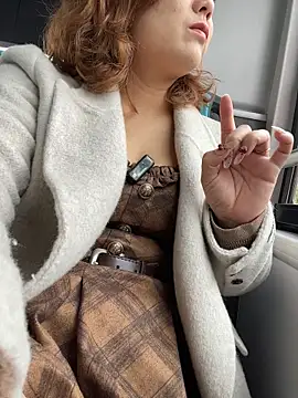 Elowen-520 - 马路边特写小穴3分钟