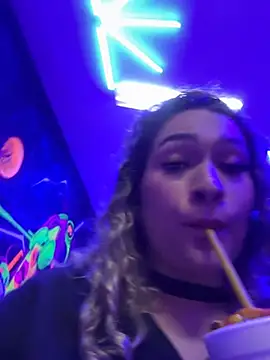Sara_smiiith211 - oil on my breasts in public
