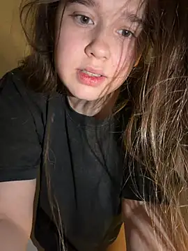 HornyGirlH - SHOW TITS