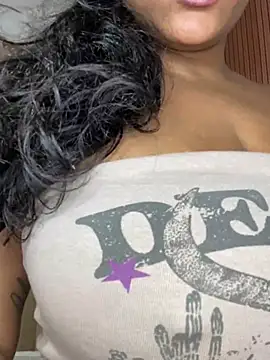 Bea3liz - Show ass with plug