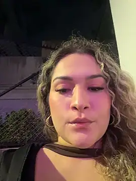 Sara_smiiith211 - oil on my breasts in public
