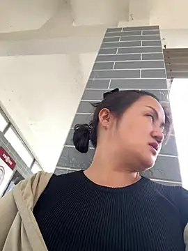 Amy1688 - 户外脱内裤M腿表演