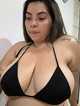 Bella_luna12 - Flash my tits