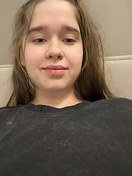 HornyGirlH - SHOW TITS