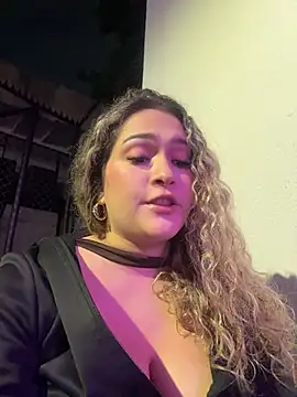 Sara_smiiith211 - oil on my breasts in public