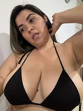 Bella_luna12 - Flash my tits