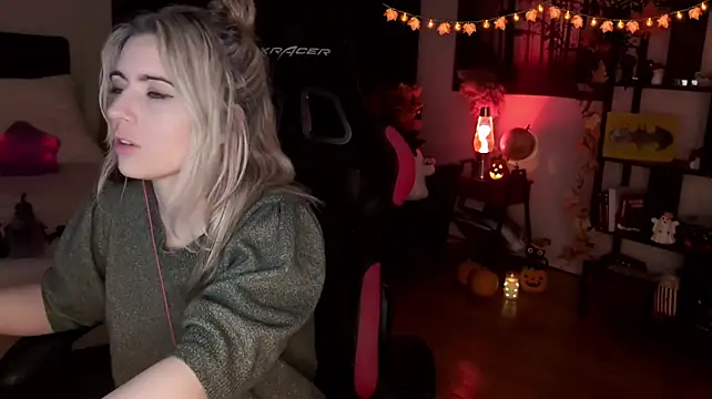 Lisaonthemoon - Last tipper gets 3 suprise videos