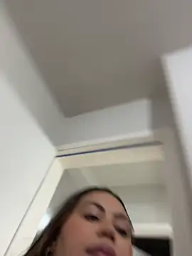 LariiHotWife - Ficar pelada no carro