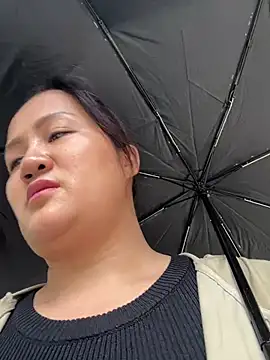 Amy1688 - 户外脱内裤M腿表演