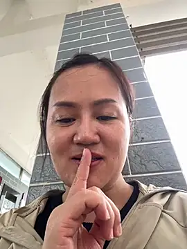 Amy1688 - 户外脱内裤M腿表演