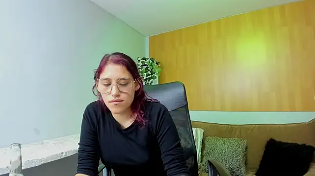 AleHoney_ - ❤️Oil or cream on my breasts.❤️