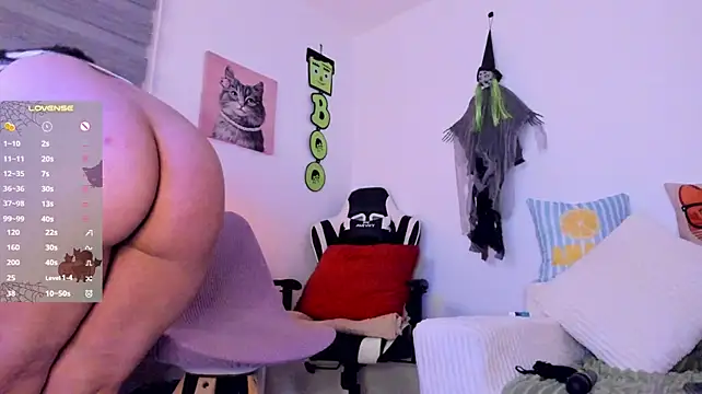 Gigi-bom - naked and dildo in pussy