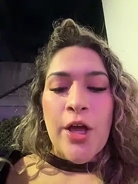 Sara_smiiith211 - oil on my breasts in public