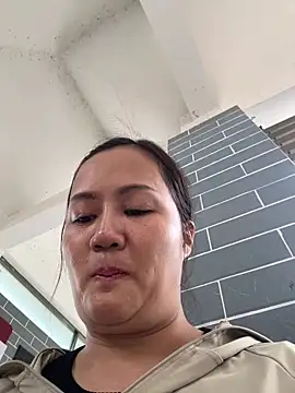 Amy1688 - 户外脱内裤M腿表演