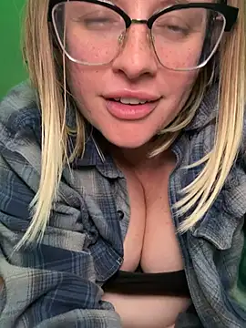 MAXXXTV - Last tip gets 2 squirt videos!