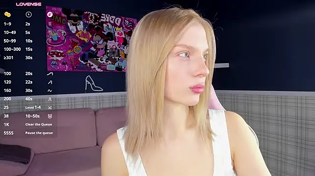 Alice_Taylori - Oil on boobs + massage