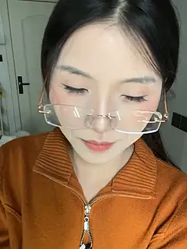 Yue-ai - 姐妹互相按摩胸部