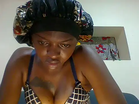 Sexy_Essiie - ;1453 tk massive boobs and ass