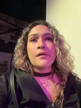 Sara_smiiith211 - oil on my breasts in public