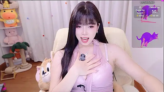 August_cat - 😈想碰瓷，想栽倒在哥哥身上，爬都爬不起来（无内M腿2minmin）