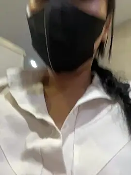 HoneyNana2000 - Let take off underwearshow pussy😛