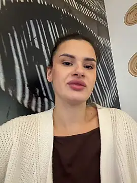 MiraReach - Sit on face + 2 finger in pussy 👅