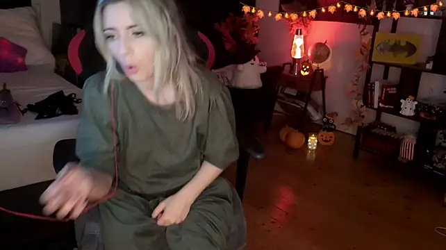 Lisaonthemoon - Last tipper gets 3 suprise videos