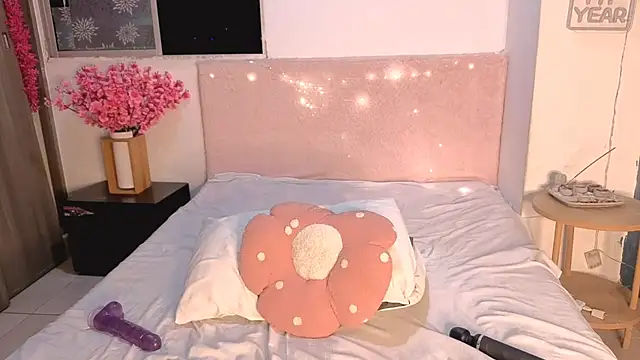 Miaswiss - play anal with my dildo