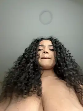 Curlyierr - UNDRESS AND GET NAKED