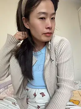 Saozi666 - 完成目标可选：挤奶水、口交黑鸡吧、黑鸡吧蹭B、双插票、喷水票、小粉M腿、骑乘视角