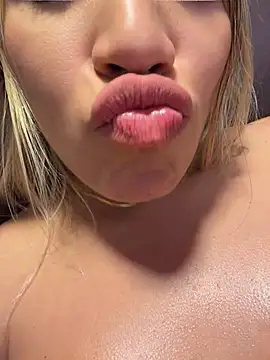 SQUIRTINGQUEEN11 - squirt, fisting, ride dildo big