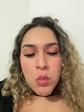 Sara_smiiith211 - oil on my breasts in public