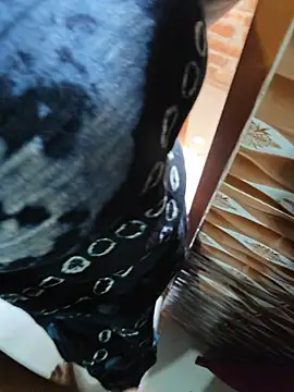 Younger_Couples - boobs show