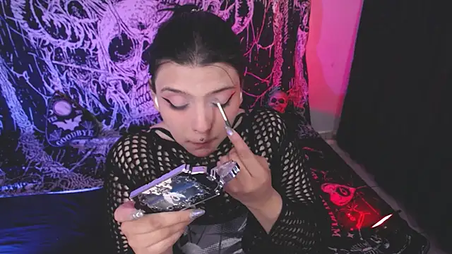 Mikaskullcs - DROOL SALIVA IN BOOBS