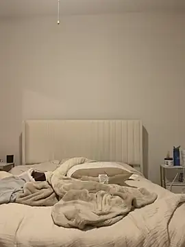 AnnieAscott - suck dildo 2 mins