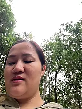 Amy1688 - 户外脱内裤M腿表演