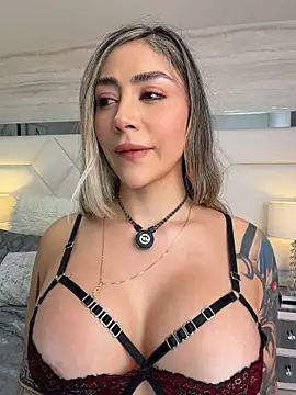 Miacoleman_ - doggy + oiled ass 🍑