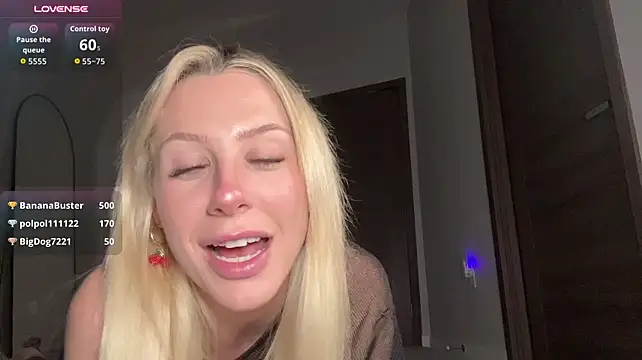 Chelseapaigee - top off