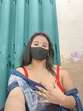 Beauty_Queen_Saniya - Sexy Kiss