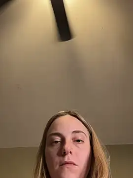 Jaseyrae - Full body nude flash