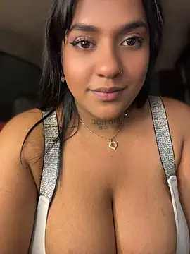 Nahomy-firee - Oil or cream on my boobs💧🍒