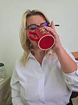 KaylinJan - 🔥I need a coffie and a strong orgasm 🔥