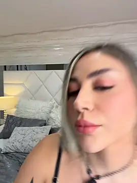 Miacoleman_ - doggy + oiled ass 🍑