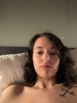 DominanteBeauty - Bodylotion auf Boobs
