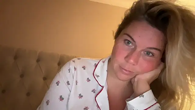 Erincheshire - LT GETS 2 SEX TAPES + SNAP